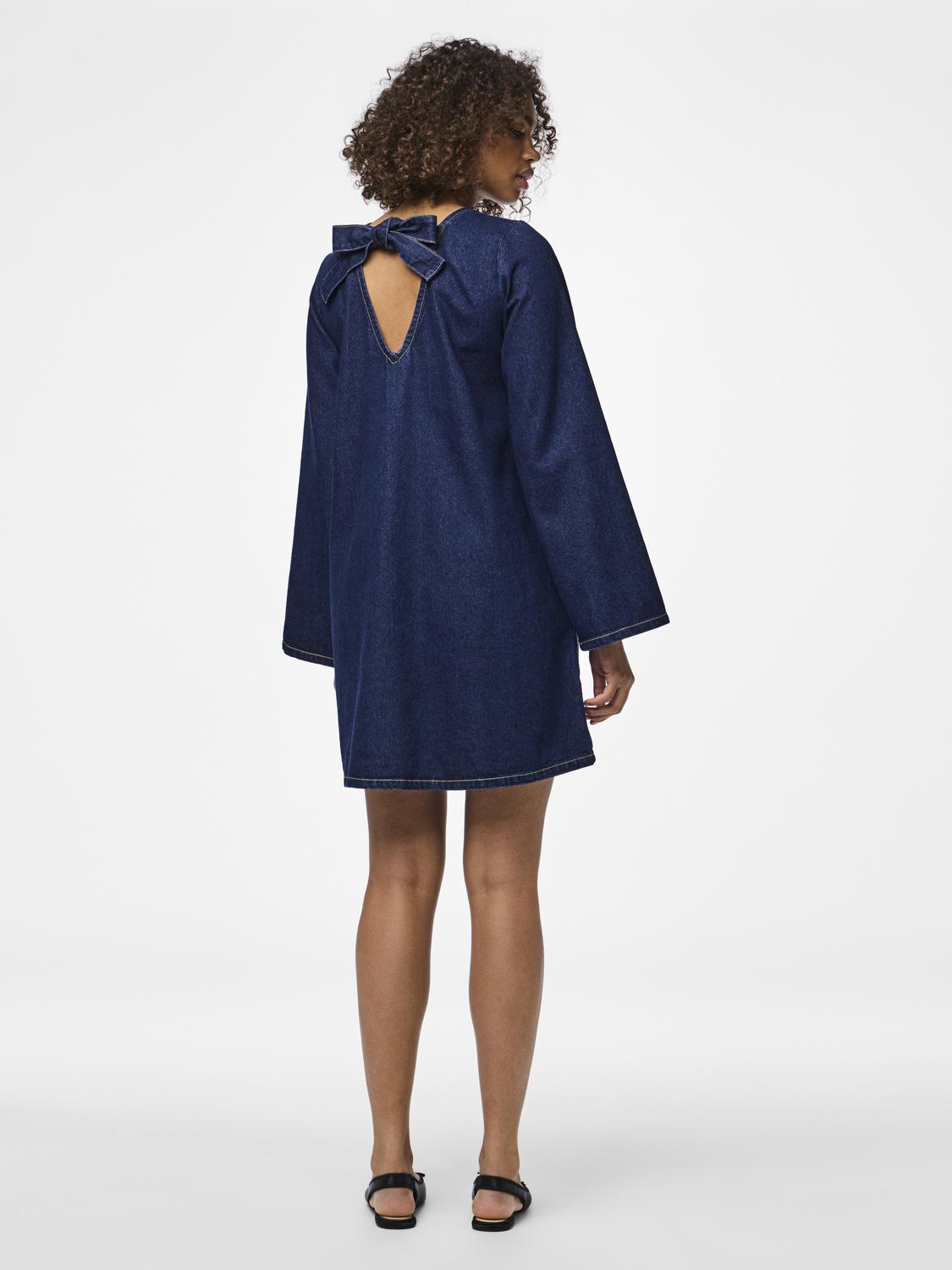 model_shot-back